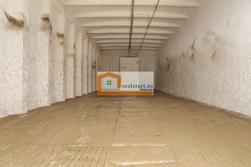 Codlea, depozite si teren 1,7 ha, 5600 mp cladiri, D 155 ml la DJ112A, acces E60.