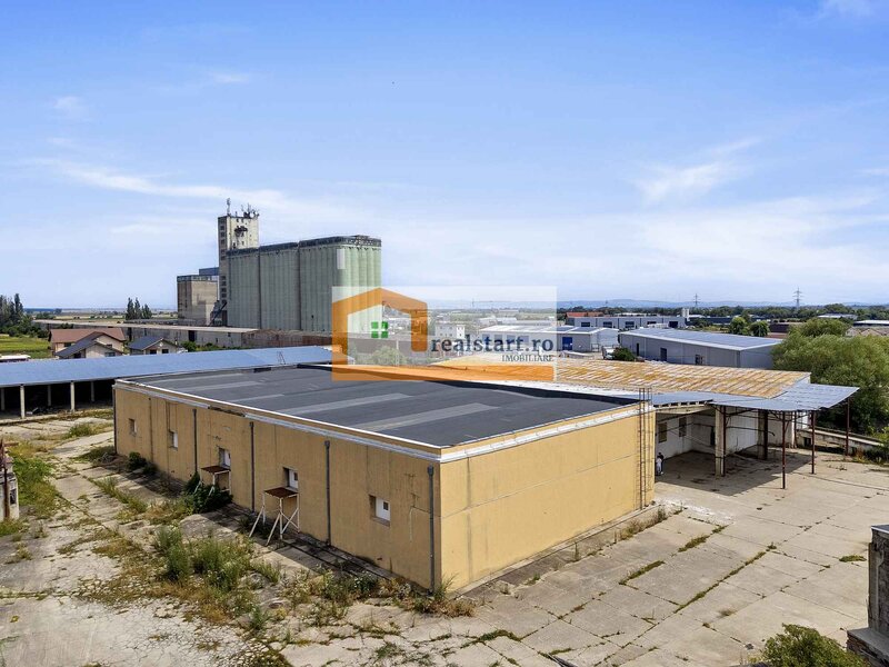Codlea, depozite si teren 1,7 ha, 5600 mp cladiri, D 155 ml la DJ112A, acces E60.