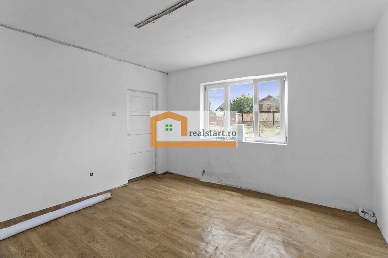 Codlea, depozite si teren 1,7 ha, 5600 mp cladiri, D 155 ml la DJ112A, acces E60.