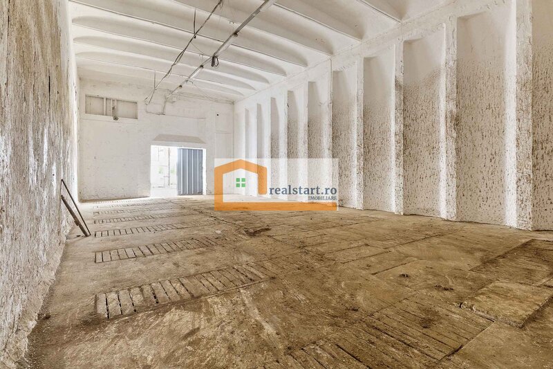 Codlea, depozite si teren 1,7 ha, 5600 mp cladiri, D 155 ml la DJ112A, acces E60.